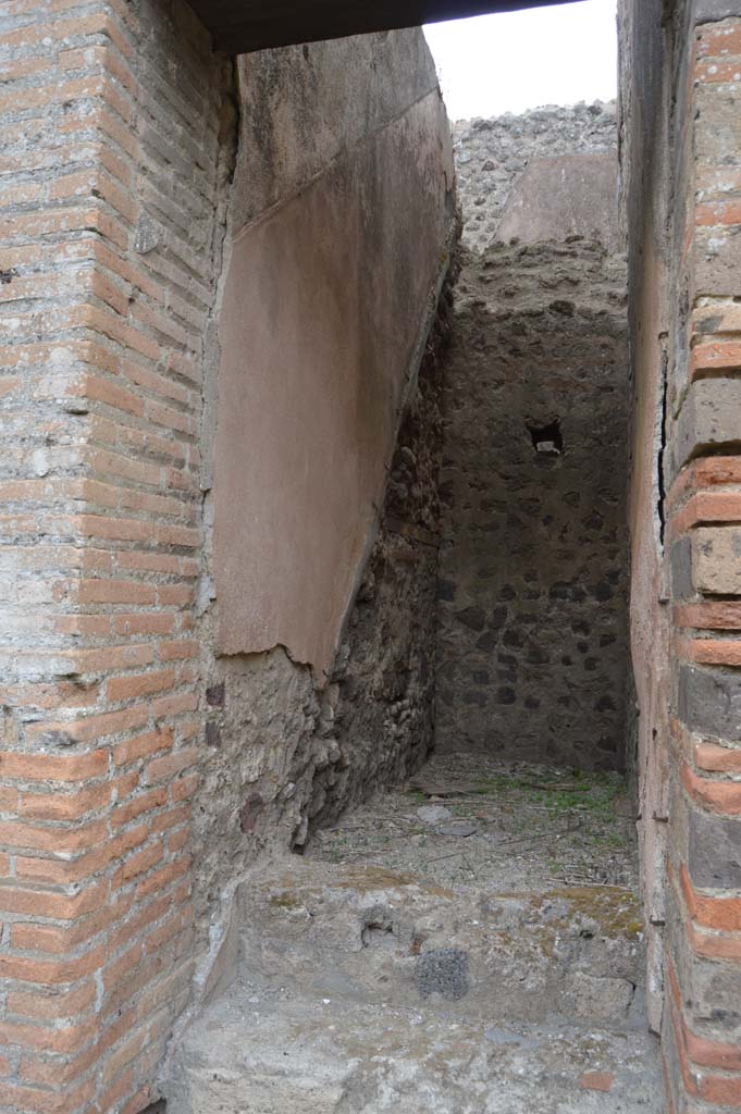 VII.2.19 Pompeii October 2017. Looking south through entrance towards east wall where line of stairs can be seen.
Foto Taylor Lauritsen, ERC Grant 681269 DÉCOR.