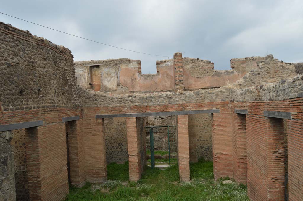 VII.2.19 Pompeii October 2017. Looking north from atrium of VII.2.18, towards upper floor dwelling reached from VII.2.19.
Foto Taylor Lauritsen, ERC Grant 681269 DÉCOR.