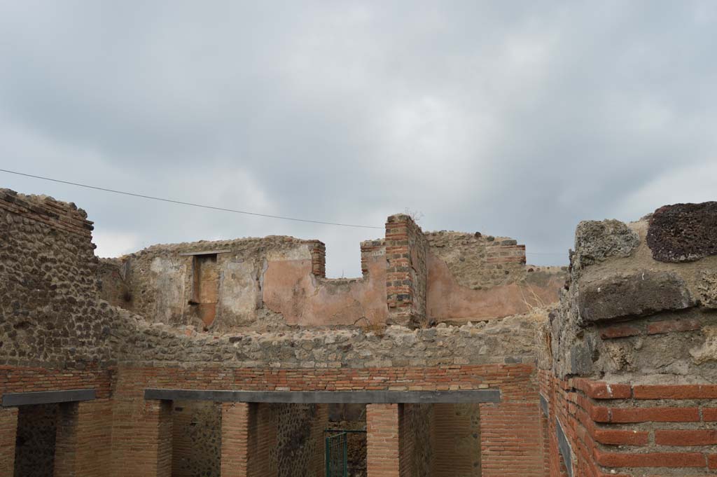 VII.2.19 Pompeii October 2017. Looking north-west from atrium of VII.2.18, towards upper floor dwelling reached from VII.2.19.
Foto Taylor Lauritsen, ERC Grant 681269 DÉCOR.