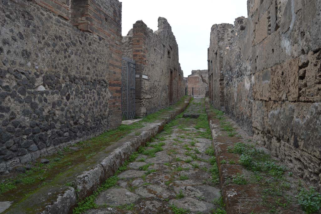 VII.2.20 Pompeii, on left. October 2017. Looking west towards entrance doorway on south side of Vicolo del Panettiere.
Foto Taylor Lauritsen, ERC Grant 681269 DÉCOR.