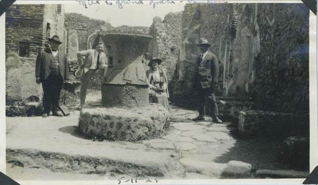 VII.2.22 Pompeii. May 1923. Bakery of  Popidius Priscus, oven and mills. Photo courtesy of Rick Bauer.