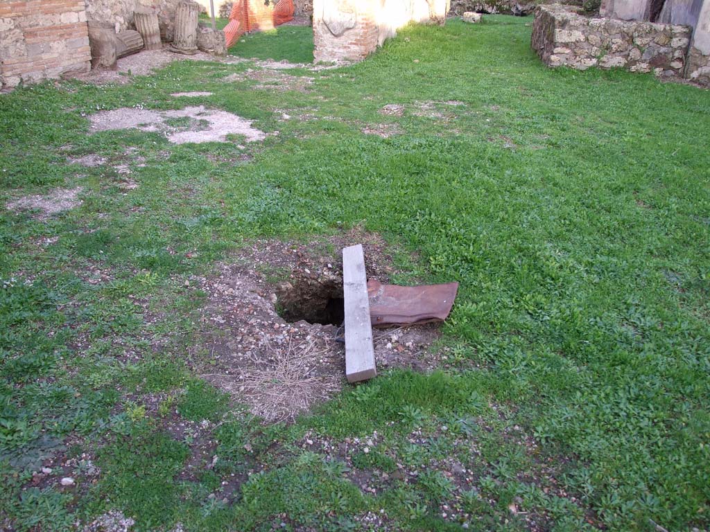 VII.2.23 Pompeii. December 2006. Site of impluvium in atrium.