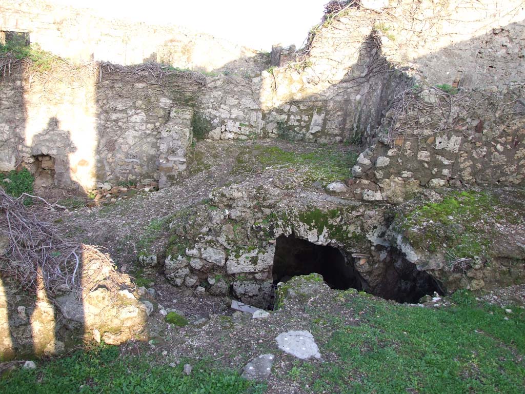 VII.2.23 Pompeii. December 2006. Looking east to site of small garden with cubiculum at rear.