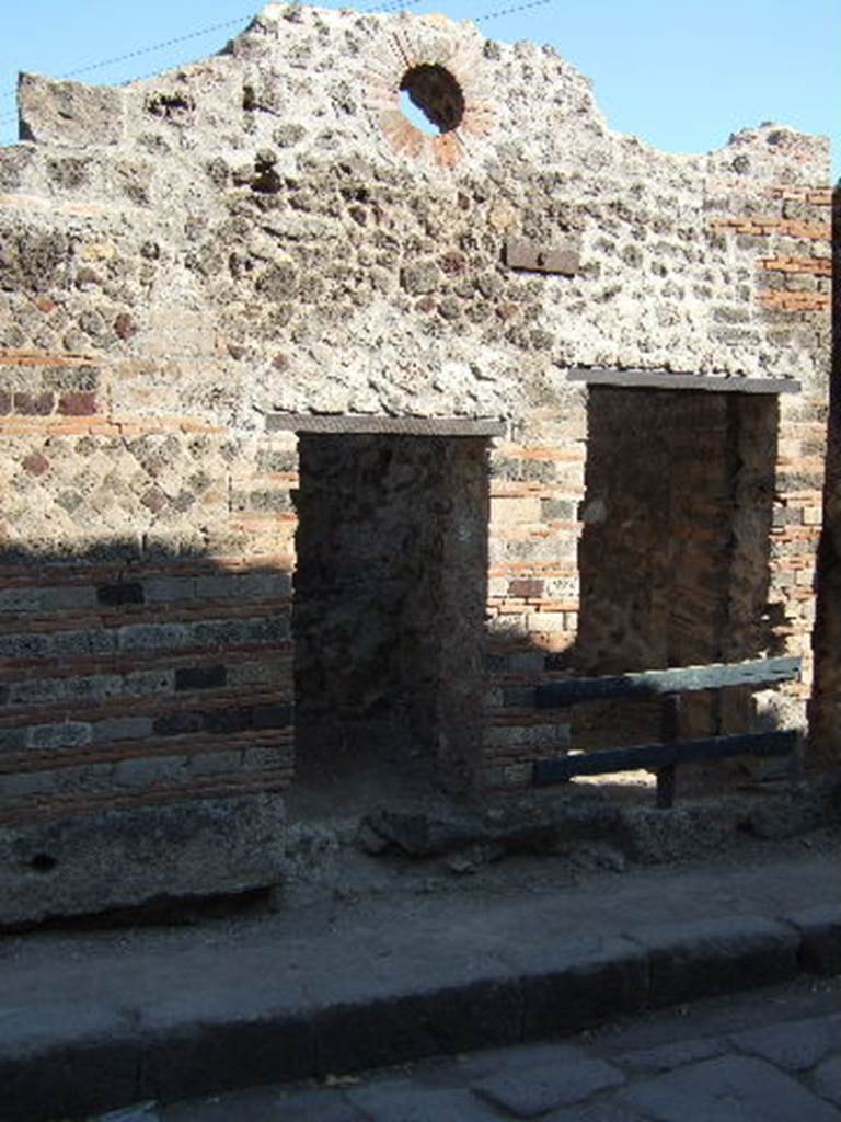 VII.2.28 and VII.2.29, Pompeii. September 2005. Two entrances.