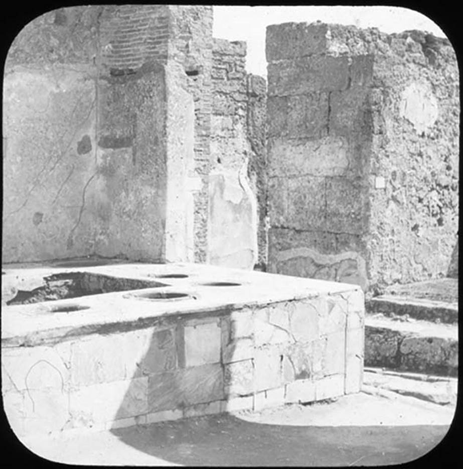 VII.2.32 Pompeii. Looking south-east across counter towards entrance at VII.2.33. 
Photo by permission of the Institute of Archaeology, University of Oxford. File name instarchbx10im 009. Resource ID. 37657.