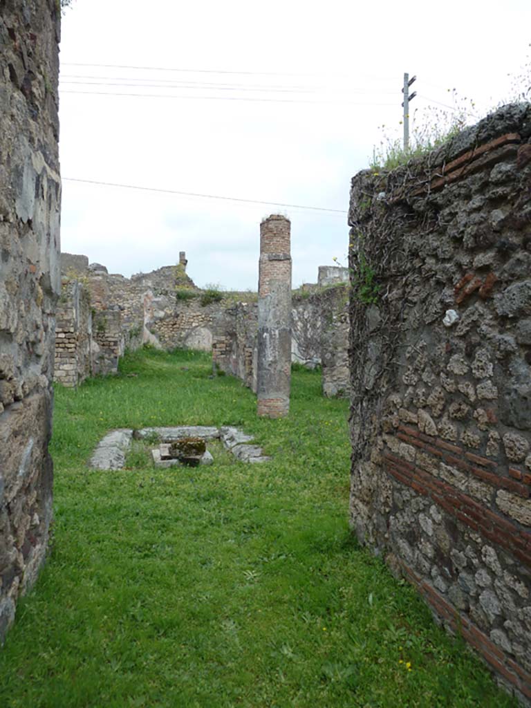 VII.2.35 Pompeii. May 2010. Entrance corridor, looking north-east.