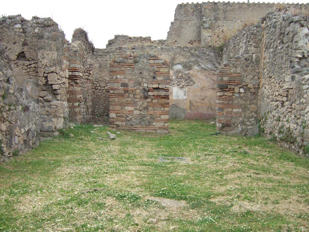 VII.2.38 Pompeii. May 2006. Looking north across atrium towards passageway to small room, possibly kitchen (on left).
At the rear, on the right, would have been the tablinum with window.