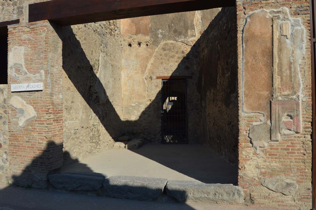 VII.2.44 Pompeii. October 2017. Looking north to entrance doorway. 
Foto Taylor Lauritsen, ERC Grant 681269 DÉCOR