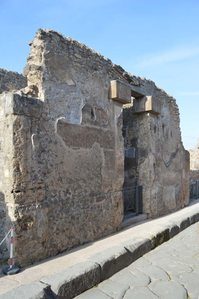 VII.2.51 Pompeii, March 2019. Looking east towards entrance doorway.
Foto Taylor Lauritsen, ERC Grant 681269 DÉCOR.