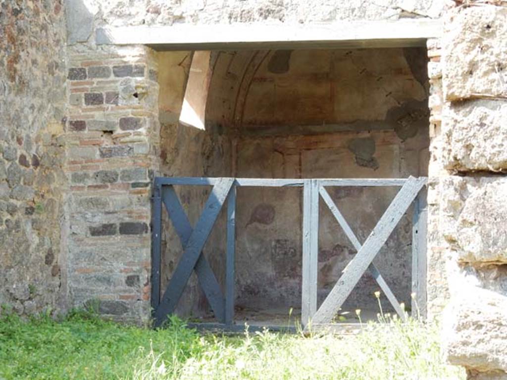 VII.3.21 Pompeii. May 2015. Looking towards south-west corner of triclinium. 
Photo courtesy of Buzz Ferebee.