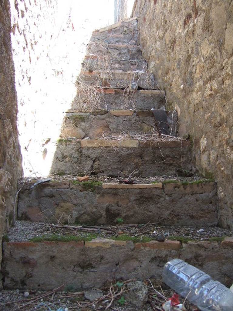 VII.3.27 Pompeii. May 2006. Steps.
