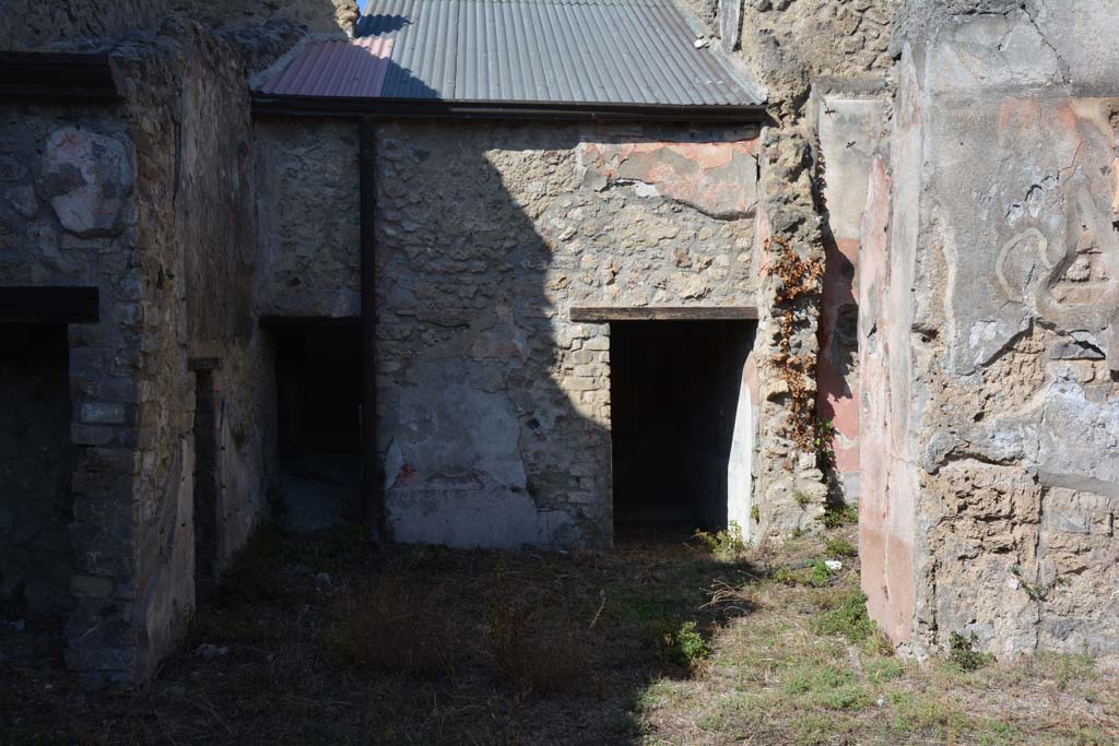 VII.3.29 Pompeii. October 2019. Room 6, looking north across tablinum towards doorway to cubiculum 10. 
Foto Annette Haug, ERC Grant 681269 DÉCOR.