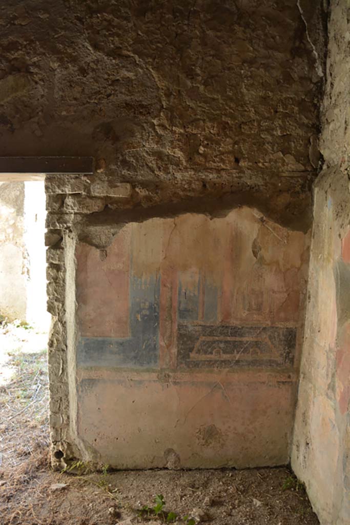 VII.3.29 Pompeii. October 2019. Cubiculum 10, south wall with doorway to tablinum, on left.
Foto Annette Haug, ERC Grant 681269 DÉCOR.