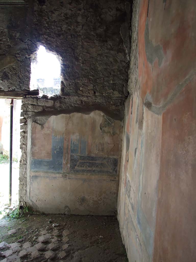 VII.3.29 Pompeii. March 2009. Room 10, south wall of cubiculum.
