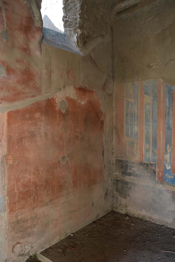 VII.3.29 Pompeii. October 2019. Cubiculum 10, west wall in north-west corner.
Foto Annette Haug, ERC Grant 681269 DÉCOR.