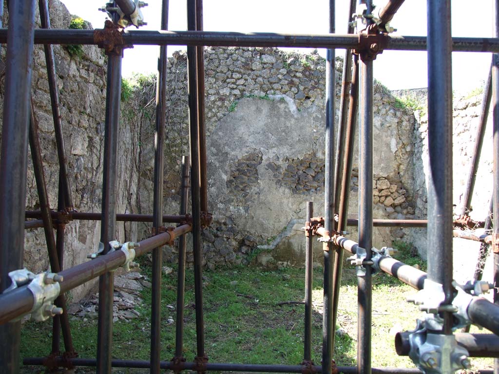 VII.3.30 Pompeii. March 2009. Room 3, looking west across oecus.