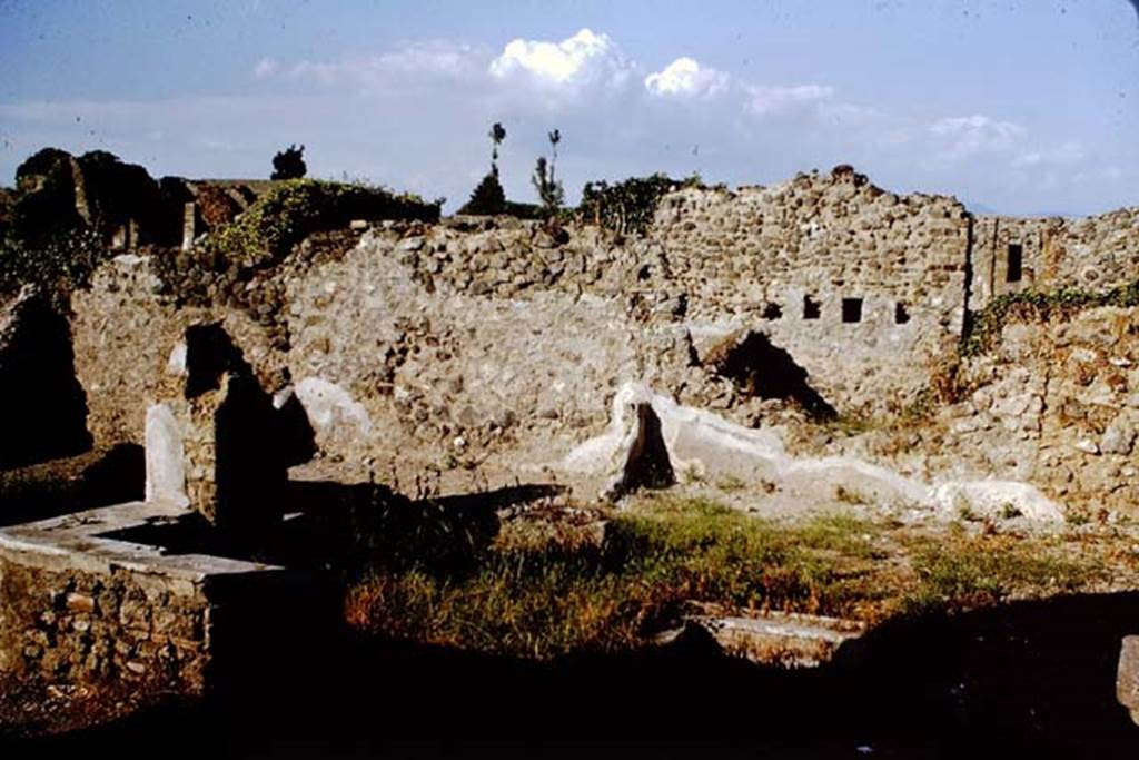 VII.3.38 Pompeii. 1968. Looking north-east across atrium. Pompeii, 1968.  Photo by Stanley A. Jashemski.
Source: The Wilhelmina and Stanley A. Jashemski archive in the University of Maryland Library, Special Collections (See collection page) and made available under the Creative Commons Attribution-Non Commercial License v.4. See Licence and use details. J68f0671