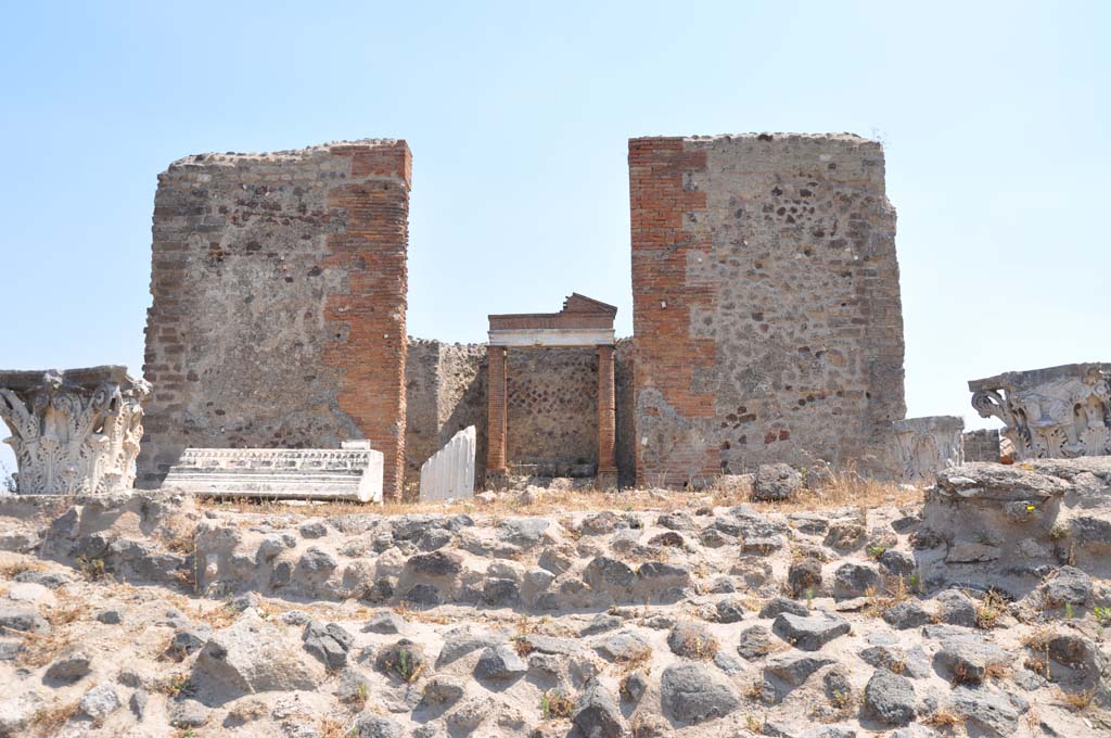 VII.4.1, Pompeii. July 2017. Looking east to cella/sanctuary on upper podium/portico.
Foto Anne Kleineberg, ERC Grant 681269 DÉCOR.
