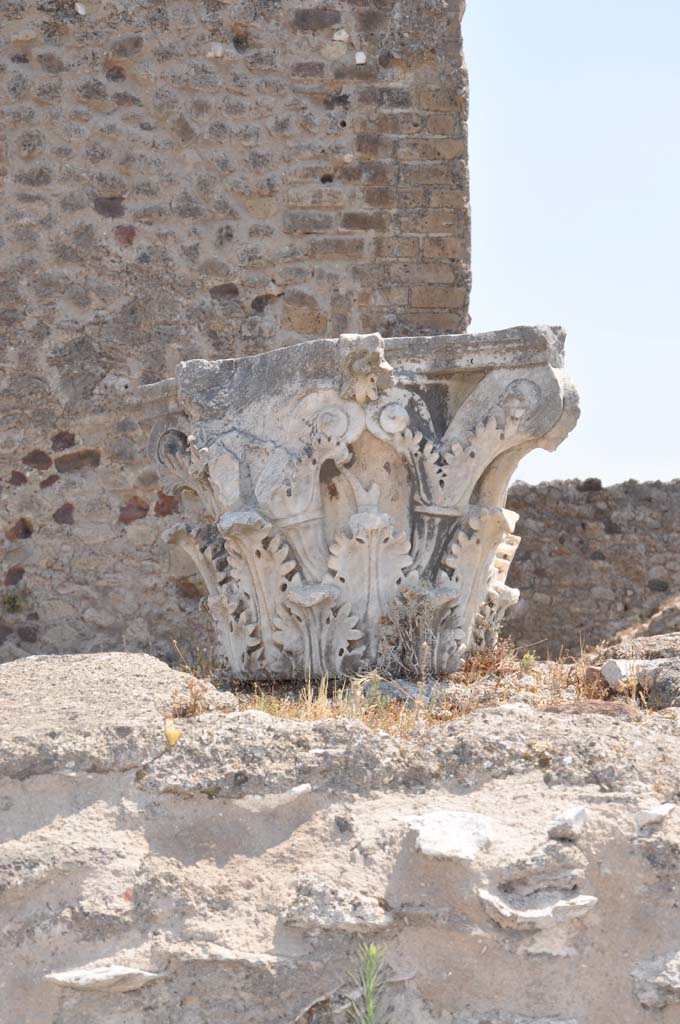 VII.4.1, Pompeii. July 2017. Corinthian capital on top of upper podium/portico.
Foto Anne Kleineberg, ERC Grant 681269 DÉCOR
