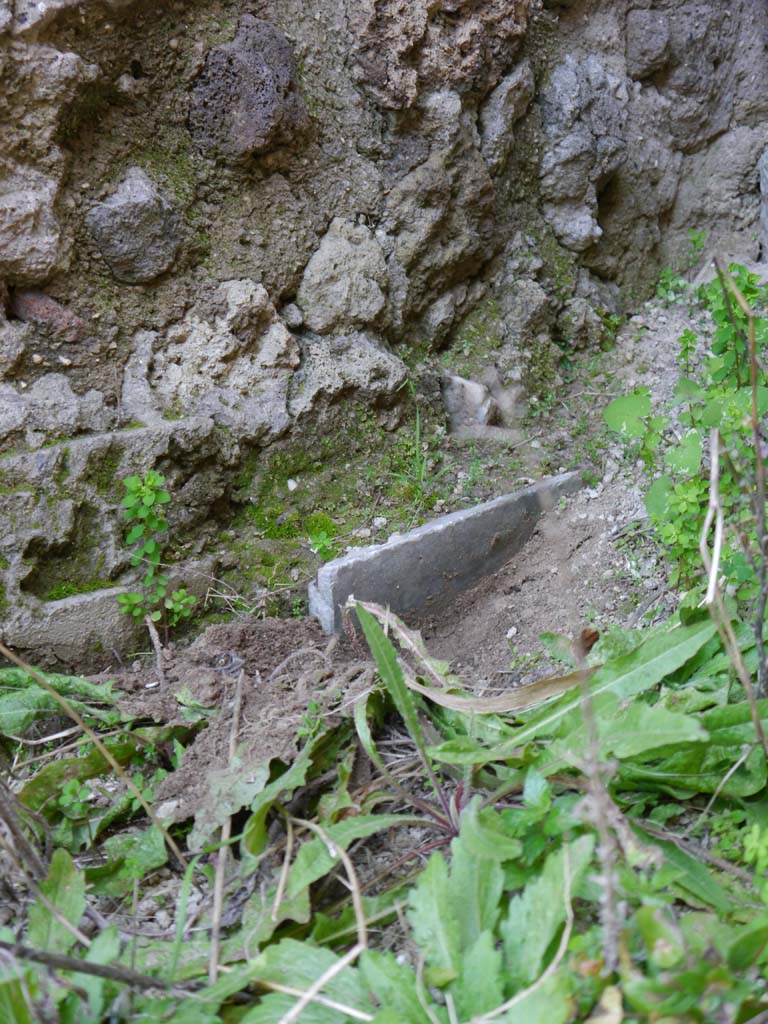 VII.4.1, Pompeii. March 2019. Detail of marble from base of aedicula, south side.
Foto Anne Kleineberg, ERC Grant 681269 DÉCOR.
