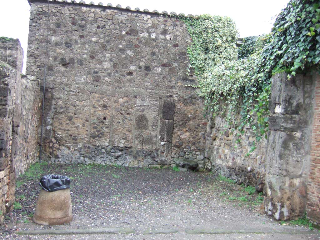 VII.4.9 Pompeii. December 2005. Looking east from entrance.
In August 1823, graffiti were found painted on the pilaster between VII.4.9 and VII.4.10, on the right (see VII.4.10).
According to Della Corte, he thought CIL IV 515, found on the pilaster on the right, should have read – Euhodus rog(at).
He thought this would have been the shop of Euhodus.  
See Della Corte, M., 1965. Case ed Abitanti di Pompei. Napoli: Fausto Fiorentino. (p. 146)