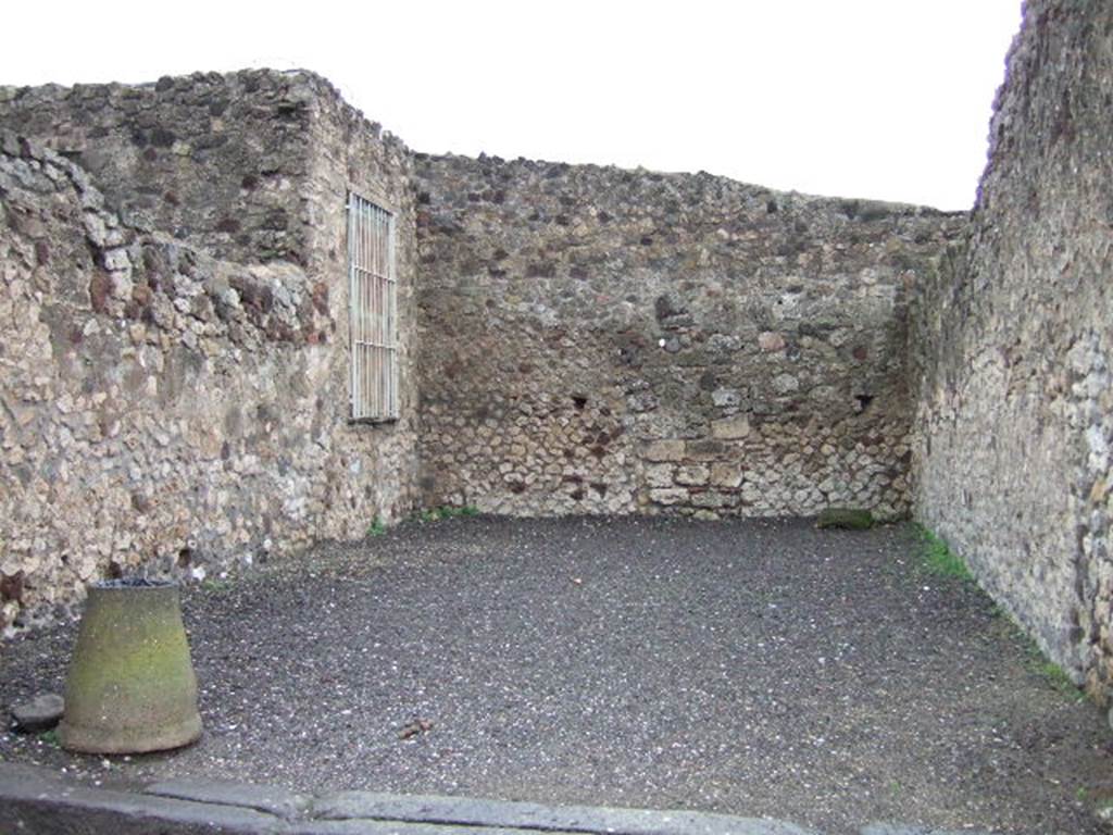 VII.4.14 Pompeii. December 2005. Looking east across shop.