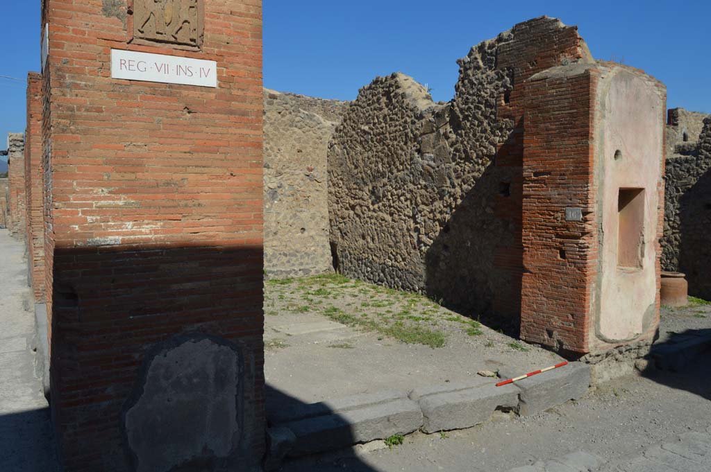 VII.4.16 Pompeii. October 2017. Looking towards east side across entrance doorway.
Foto Taylor Lauritsen, ERC Grant 681269 DÉCOR.