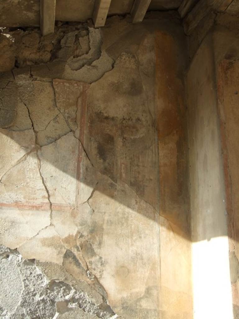 VII.4.31/51 Pompeii. March 2009. 
Room 29, north-east corner of apsidal exedra.