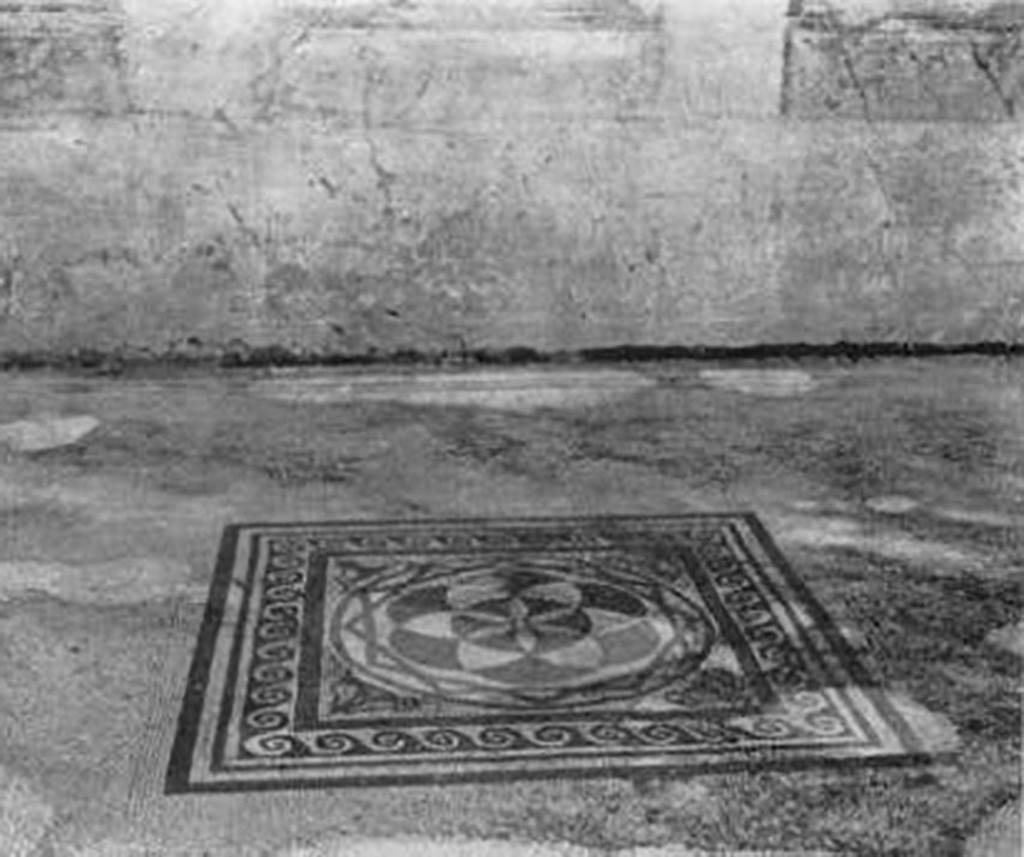 VII.4.31/51 Pompeii. c.1930. Room 31, detail of central emblema showing a rosette.
See Blake, M., (1930). The pavements of the Roman Buildings of the Republic and Early Empire. Rome, MAAR, 8, (p. 106, 118, & pl.42, tav.3).