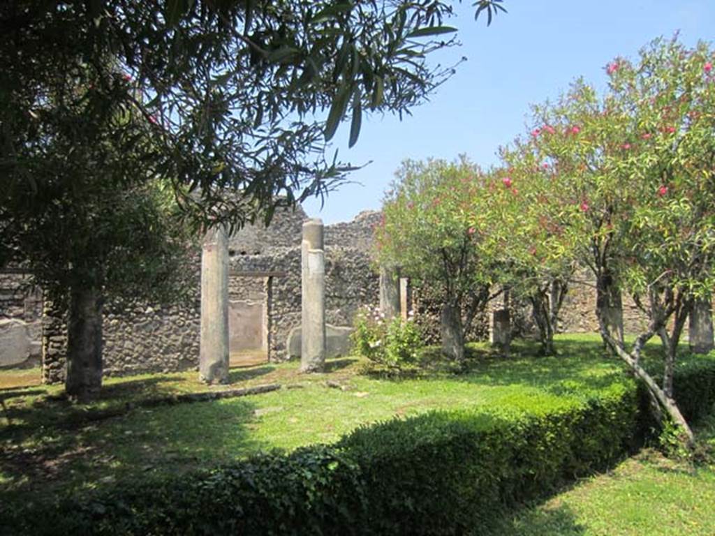 VII.4.31/51 Pompeii. May 2012. Looking north-west across north peristyle. Photo courtesy of Marina Fuxa.