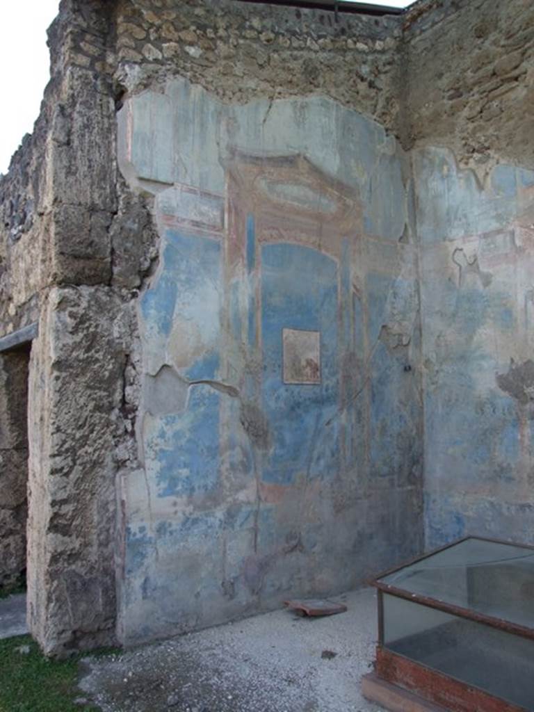 VII.4.31 Pompeii. March 2009. Room 18, south wall of exedra.