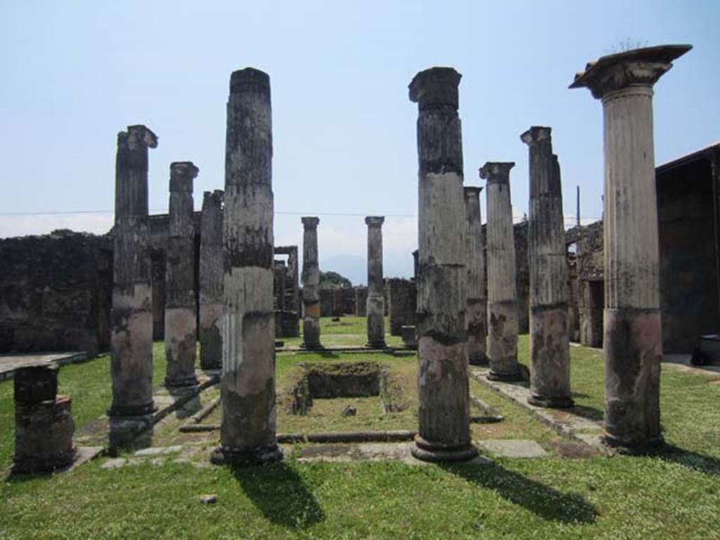 VII.4.31/51 Pompeii. May 2012. Looking south across middle peristyle. Photo courtesy of Marina Fuxa.