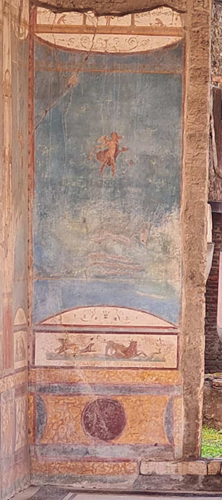 VII.4.48 Pompeii. April 2022. 
Room 11, detail from south wall in south-east corner of tablinum. 
Photo courtesy of Giuseppe Ciaramella.