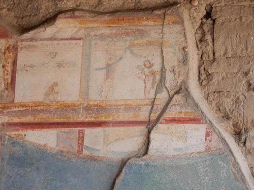 VII.4.48 Pompeii. May 2015. Room 11,  upper west wall at north end. 
Photo courtesy of Buzz Ferebee.