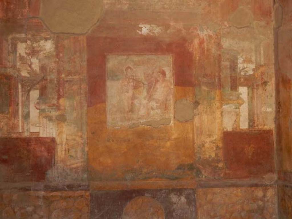 VII.4.48 Pompeii. May 2015. Room 18, central area of east wall of exedra.
Photo courtesy of Buzz Ferebee.
