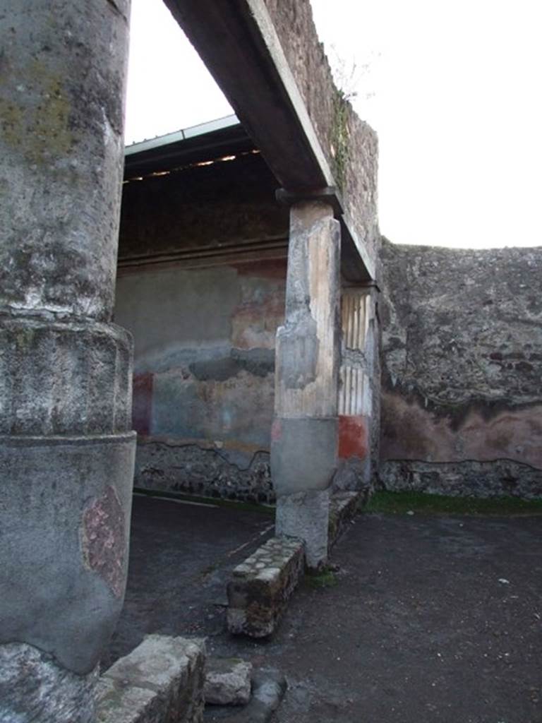 VII.4.48 Pompeii. December 2007. Peristyle.  North side, looking west.