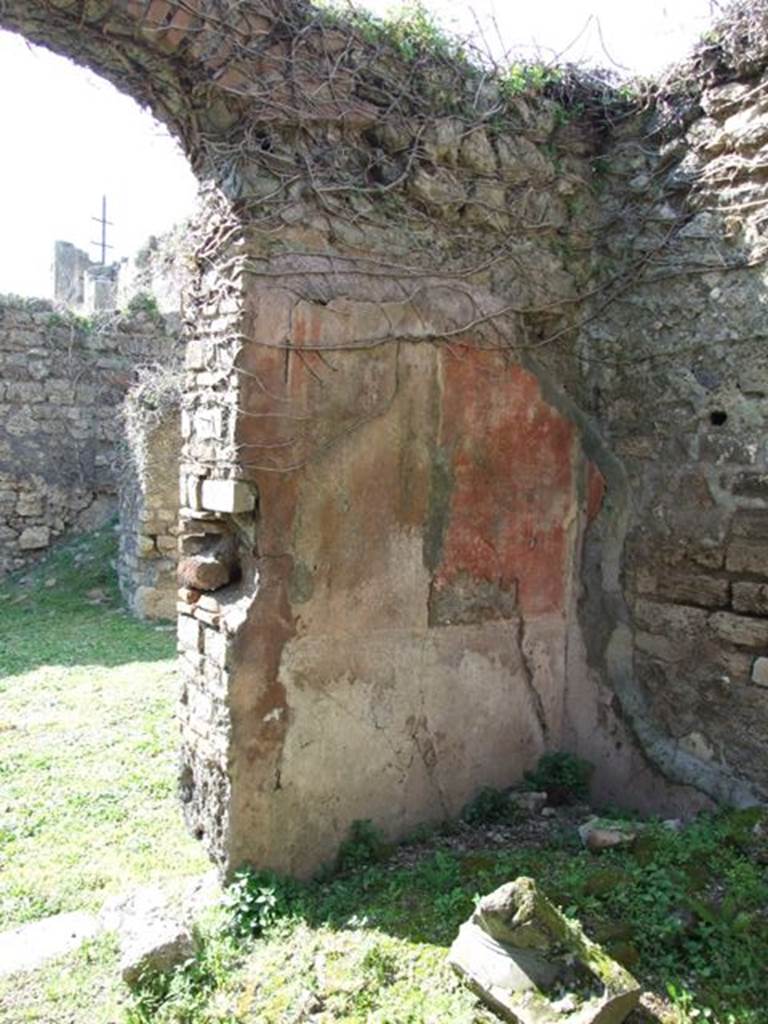 VII.4.56 Pompeii.  March 2009.  Room 4.  Cubiculum.  North west corner, with door to atrium.