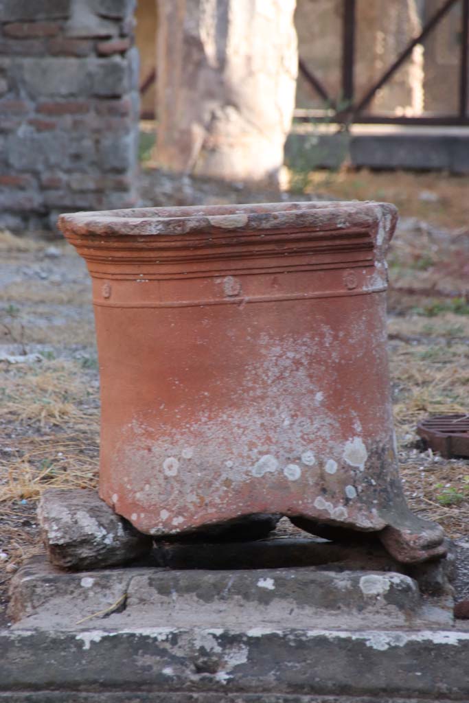 VII.4.56 Pompeii. September 2021. 
Room 1, atrium. Terracotta puteal over cistern. Photo courtesy of Klaus Heese.