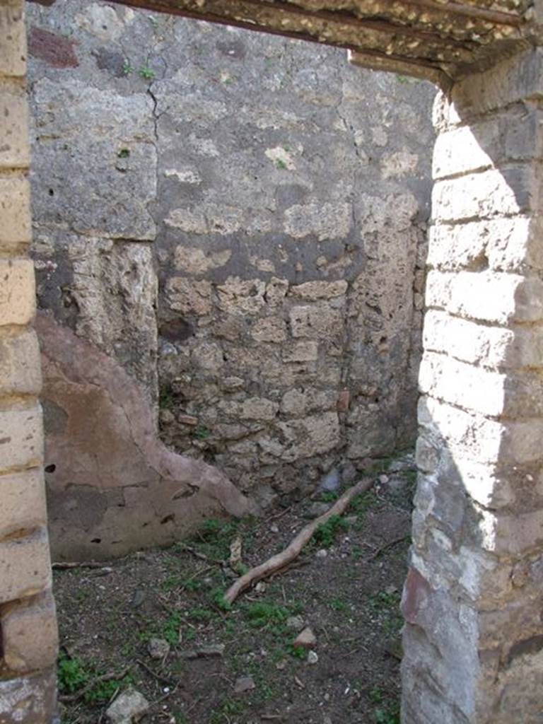 VII.4.56 Pompeii.  March 2009.  Doorway to Room 2.  Porter’s room on west side of fauces.