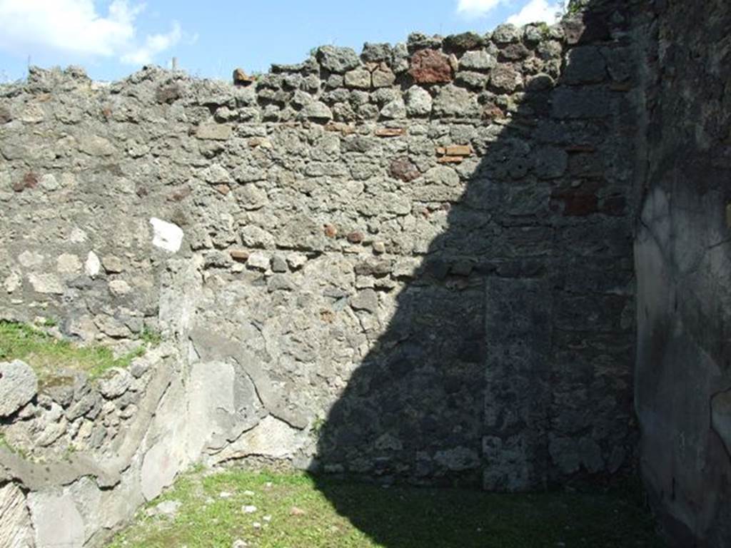 VII.4.57. Pompeii.  March 2009.  Room 4.  Cubiculum. East wall.