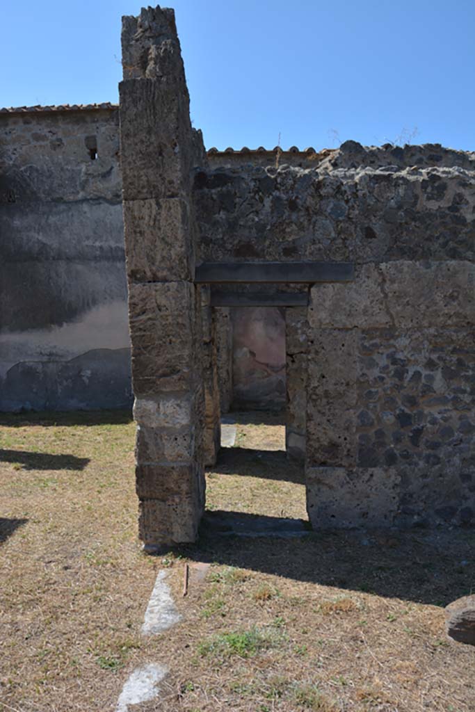 VII.4.57 Pompeii. September 2019. 
Room 7, looking west through doorway at south end of west wall.
Foto Annette Haug, ERC Grant 681269 DÉCOR.