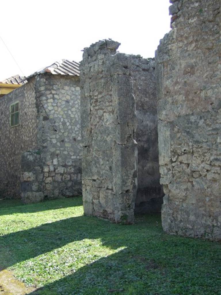 VII.4.59 Pompeii. March 2009. Doorways to ala j and cubiculum g on west side of atrium.