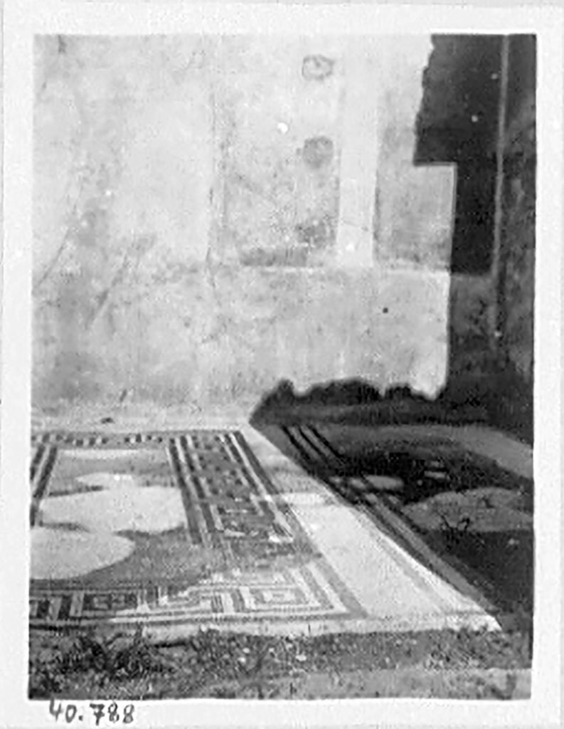 VII.4.59 Pompeii. c.1940. Mosaic floor of cubiculum i.
DAIR 40.788. Photo © Deutsches Archäologisches Institut, Abteilung Rom, Arkiv. 
See http://arachne.uni-koeln.de/item/marbilderbestand/936325