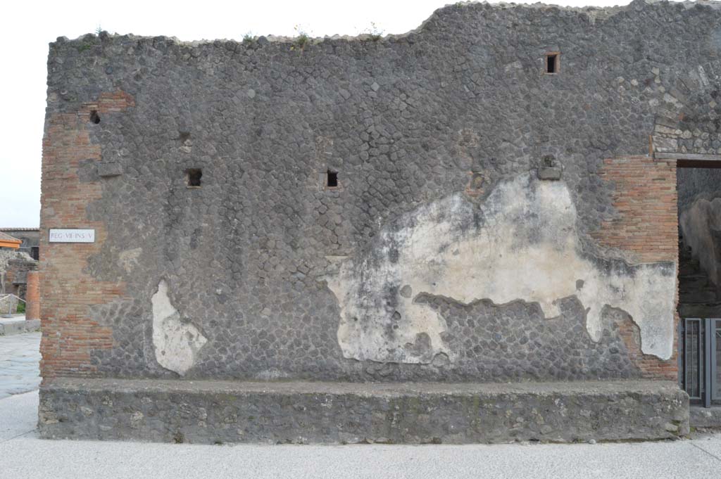 VII.5.1/VII.5.29 Pompeii. March 2019. Looking south to wall with detail of remaining decorative stucco.
Foto Taylor Lauritsen, ERC Grant 681269 DÉCOR.