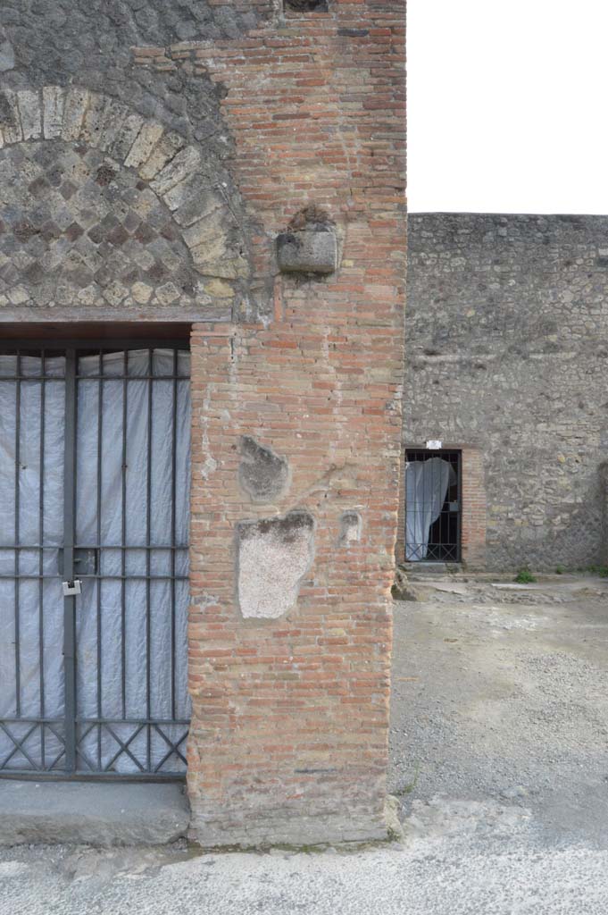 VII.5.2 Pompeii. March 2019. 
Detail of pilaster on west side of doorway, between VII.5.2, on left, and VII.5.3, on right.
Foto Taylor Lauritsen, ERC Grant 681269 DÉCOR.