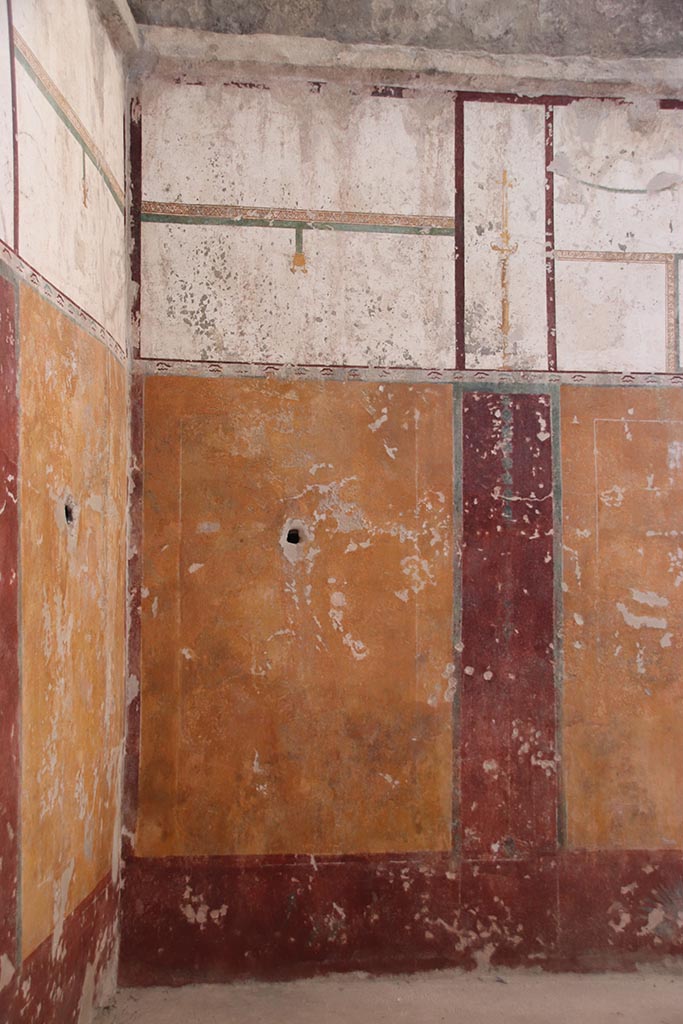 VII.5.8 Pompeii. October 2024. 
Tepidarium (49), painted panel on west wall in south-west corner. Photo courtesy of Klaus Heese.