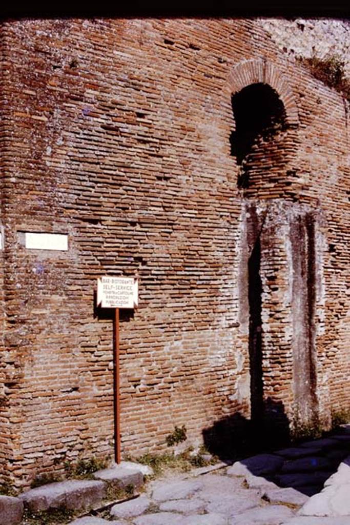 VII.5.8 Pompeii, 1980. West side wall of women’s Forum Baths area, with remains of water tower. Photo by Stanley A. Jashemski.   
Source: The Wilhelmina and Stanley A. Jashemski archive in the University of Maryland Library, Special Collections (See collection page) and made available under the Creative Commons Attribution-Non Commercial License v.4. See Licence and use details. J80f0216
