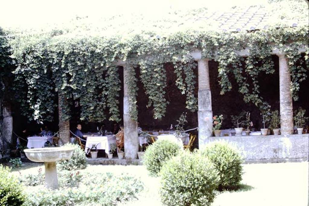 VII.5.24 Pompeii. 1968.  Restaurant in portico of Forum Baths. Photo by Stanley A. Jashemski.
Source: The Wilhelmina and Stanley A. Jashemski archive in the University of Maryland Library, Special Collections (See collection page) and made available under the Creative Commons Attribution-Non Commercial License v.4. See Licence and use details.
J68f0580