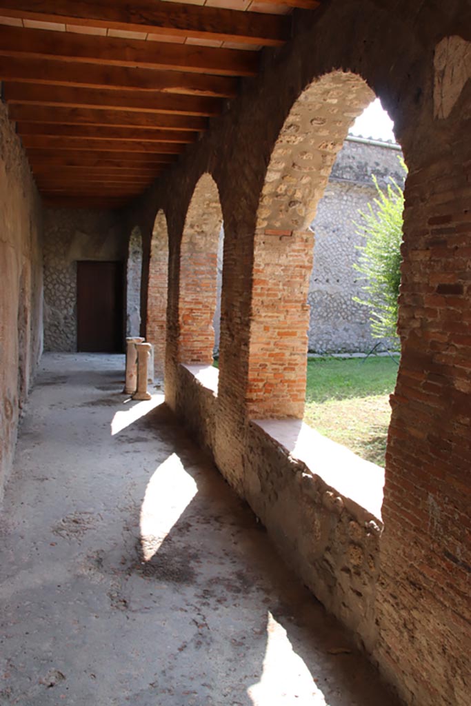 VII.5.24 Pompeii. October 2023. 
Looking south along east portico (7). Photo courtesy of Klaus Heese.