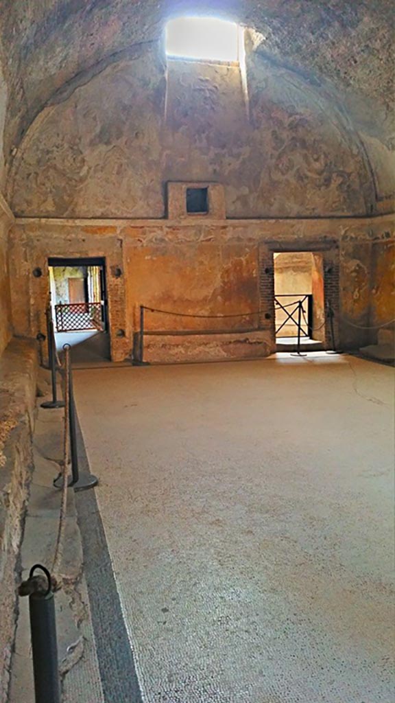 VII.5.24 Pompeii. 2015/2016.
Looking south along east side of apodyterium or changing room (14).
Photo courtesy of Giuseppe Ciaramella.
